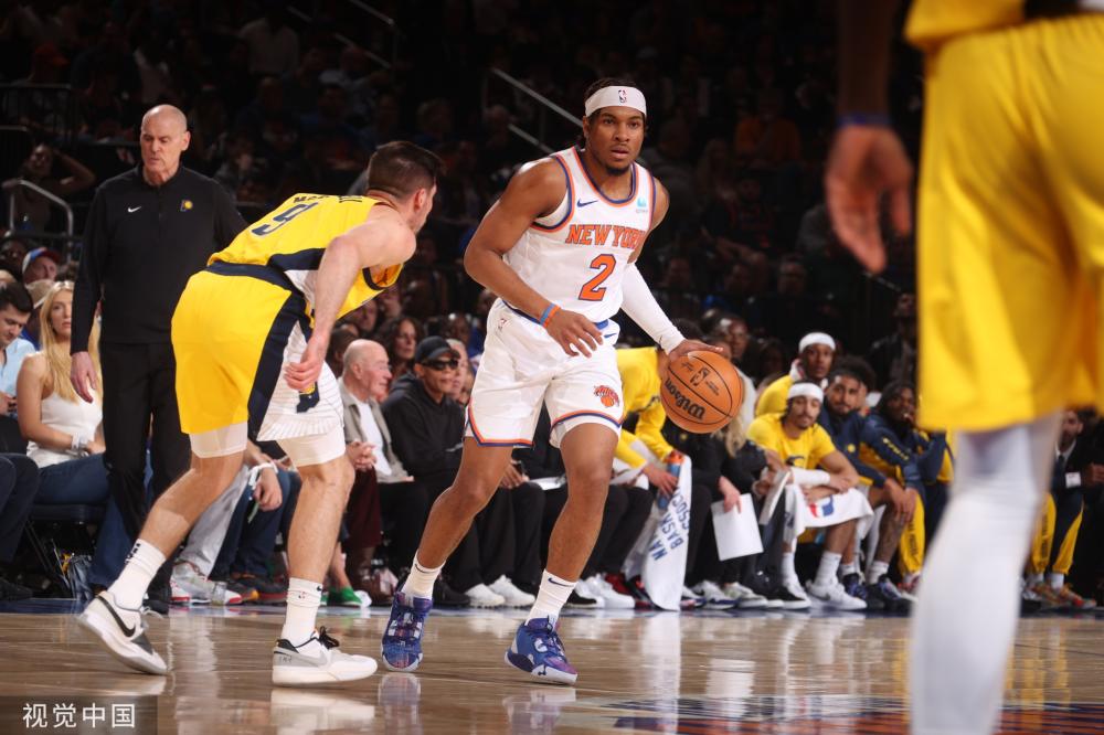 着新的球衣 着新的球衣