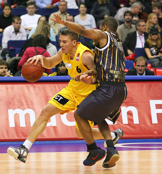 肩负着填补 肩负着填补